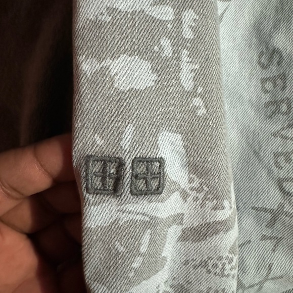 Never worn 🔥
thick material 🥋
slim fit so lower sizes can fit✅ ksubis - Picture 5 of 9